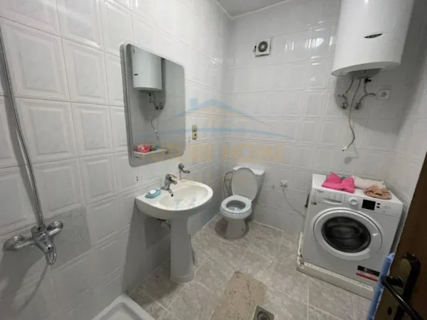 Tirane, jepet me qera apartament 2+1 Kati 4, 90 m² 570 € 