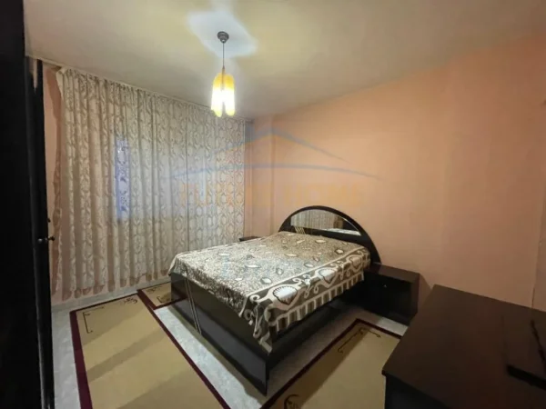 Tirane, jepet me qera apartament 2+1 Kati 4, 90 m² 570 € 