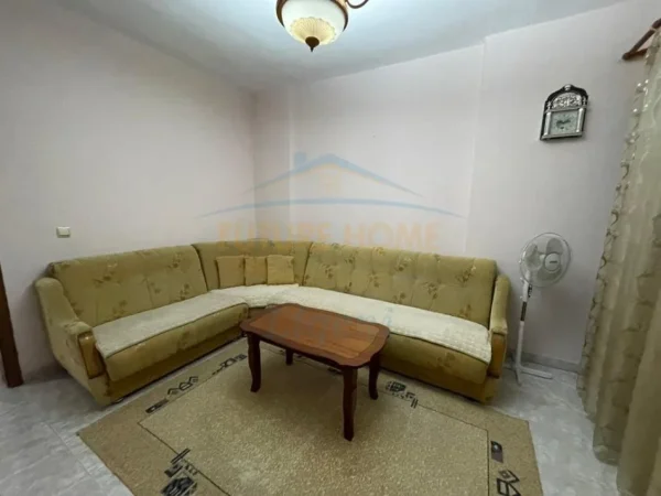 Tirane, jepet me qera apartament 2+1 Kati 4, 90 m² 570 € 