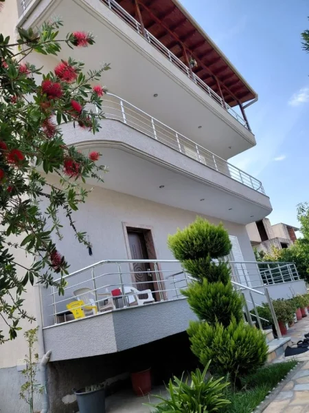 Elbasan, shitet 3 Katshe , 400 m² 250.000 € (Lagjia Emin Matraxhiu)