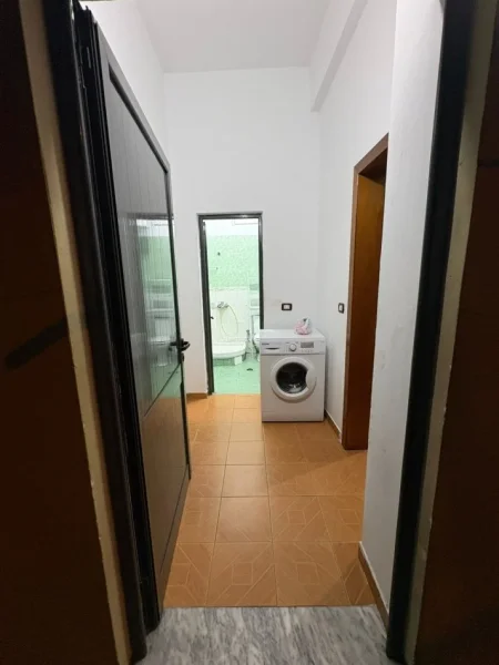 Tirane, jepet me qera shtepi 1+1+Ballkon Kati 0, 75 m² 350 € (ne rrugen Jordan Misja Tirane)