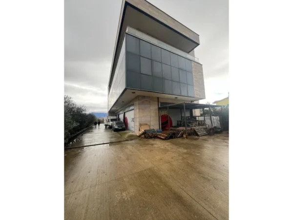 Tirane, shitet ambjent biznesi Kati 2, 1.370 m² 1.200.000 € 