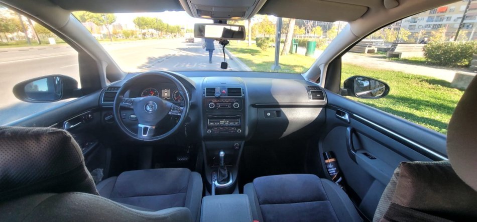 Tirane, shes makine Touran Nafte, e zeze automatik Kondicioner 300.000 km 6.500 €