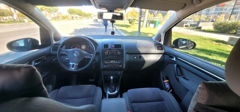 Tirane, shes makine Touran Nafte, e zeze automatik Kondicioner 300.000 km 6.500 €