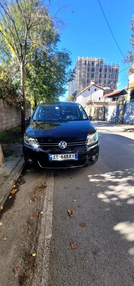 Tirane, shes makine Touran Nafte, e zeze automatik Kondicioner 300.000 km 6.500 €