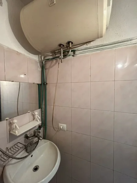 Tirane, jepet me qera ambjent biznesi Kati 0, 30 m² 280 € 