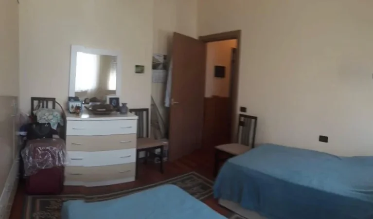 Tirane, jepet me qera apartament 1+1+Ballkon Kati 7, 60 m² 800 € (Pazari i Ri)