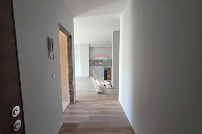 Tirane, shitet apartament , 106 m² 207.000 € (Rezidenca Aura)