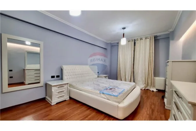 Tirane, jepet me qera apartament , 140 m² 1.900 € 