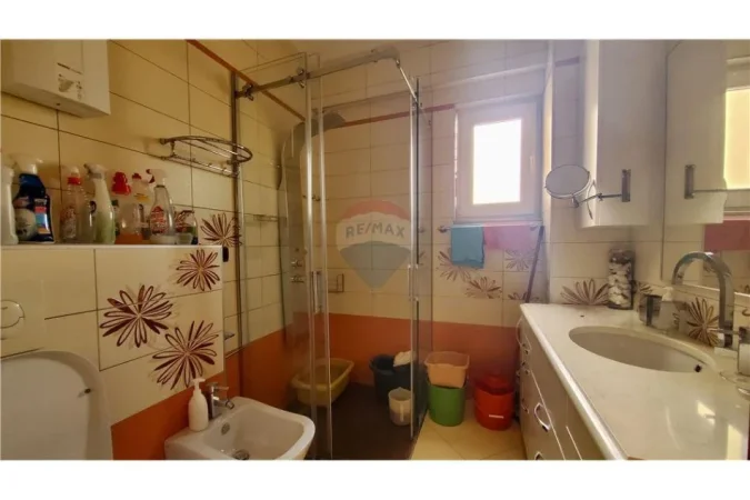 Tirane, jepet me qera apartament , 140 m² 1.900 € 