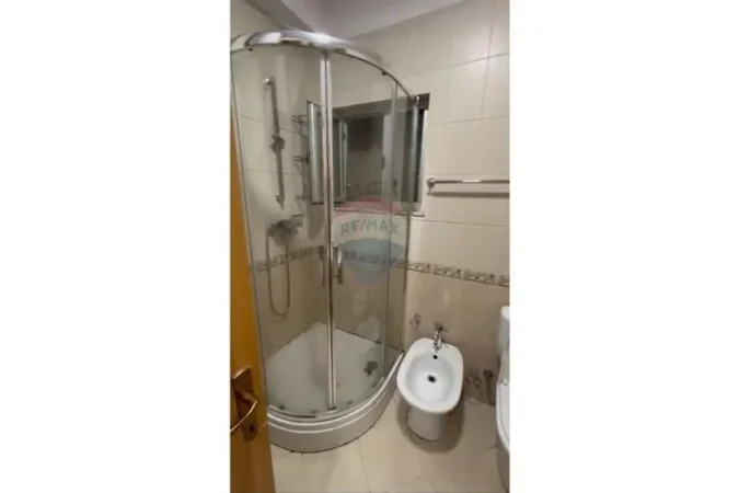 Tirane, jepet me qera apartament , 70 m² 600 € (Rruga Riza Cerova, Tiranë)