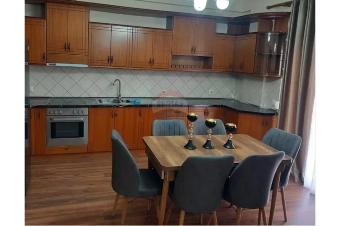 Tirane, jepet me qera apartament , 120 m² 600 € (Kodra e Priftit, Tiranë)
