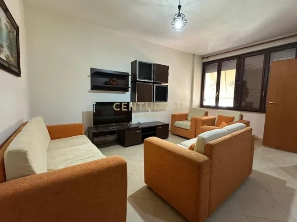 Tirane, jepet me qera apartament duplex 1+1+Ballkon Kati 6, 82 m² 530 € (komuna e parisit)