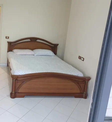 Tirane, jepet me qera Vile 1+1 Kati 1, 60 m² (150 m nga Rrethrrotullimi Yzberishtit)