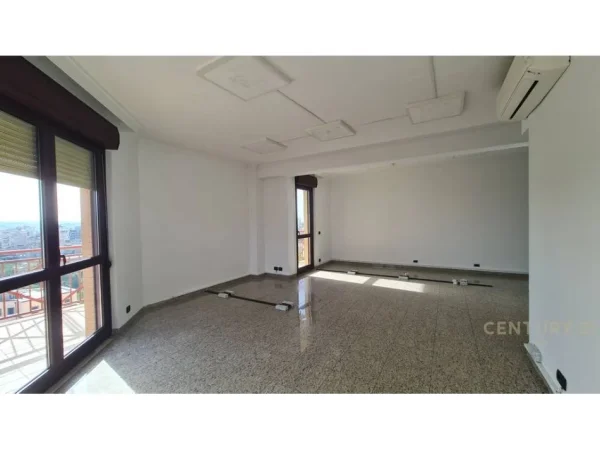 Tirane, jepet me qera ambjent biznesi Kati 10, 170 m² 2.200 € (Torre Drini)