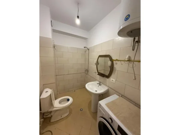 Tirane, jepet me qera apartament 1+1 Kati 2, 45 m² 400 € (FRESK)