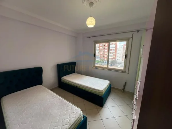 Tirane, jepet me qera apartament 2+1 Kati 3, 85 m² 600 € (RRUGA PETRELA)