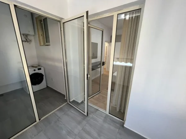 Tirane, jepet me qera apartament 2+1+Ballkon Kati 3, 124 m² 1.200 € (rruga zogu zi)
