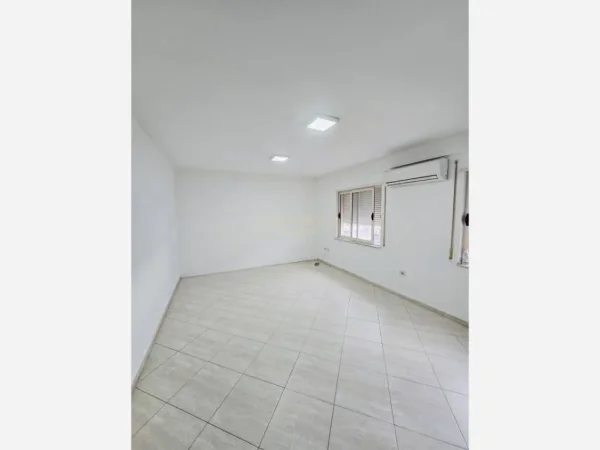 Tirane, jepet me qera zyre Kati 6, 107 m² 600 € (Rruga Jordan Misja)