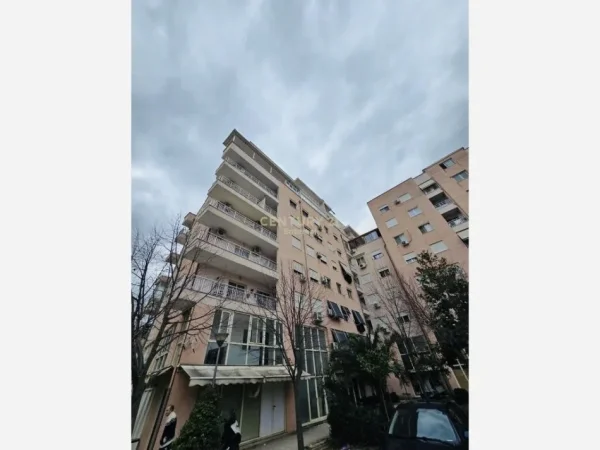 Tirane, jepet me qera zyre Kati 6, 107 m² 600 € (Rruga Jordan Misja)