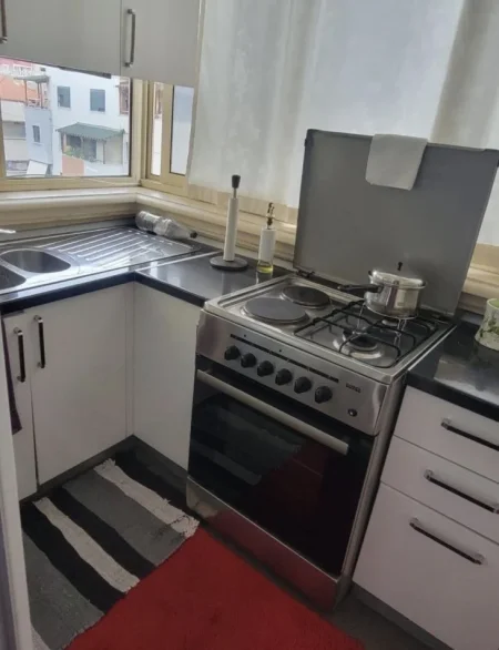 Tirane, jepet me qera apartament 2+1 Kati 3, 70 m² 600 € 
