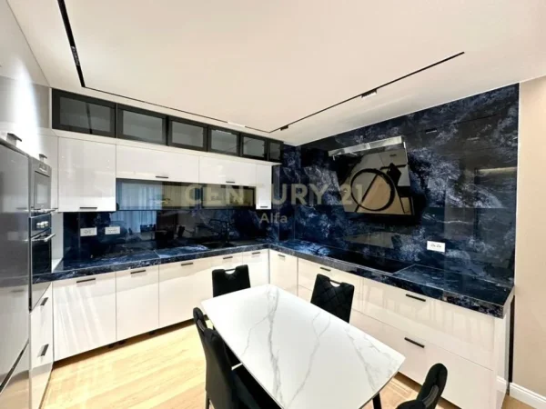 Tirane, jepet me qera apartament 2+1 Kati 2, 100 m² 1.300 € (liqeni Thate)