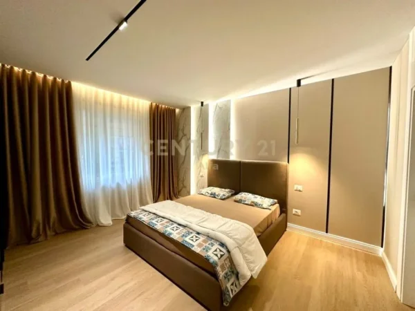 Tirane, jepet me qera apartament 2+1 Kati 2, 100 m² 1.300 € (liqeni Thate)
