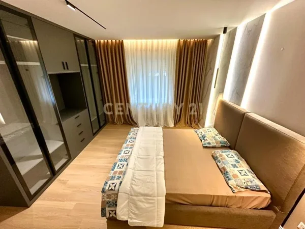 Tirane, jepet me qera apartament 2+1 Kati 2, 100 m² 1.300 € (liqeni Thate)