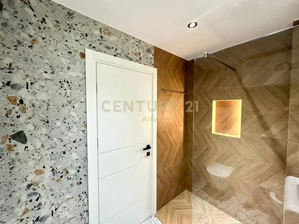 Tirane, jepet me qera apartament 2+1 Kati 2, 100 m² 1.300 € (liqeni Thate)