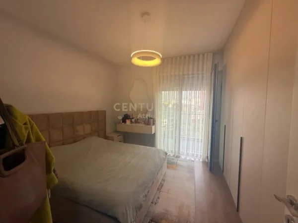 Tirane, shes apartament 1+1 Kati 5, 82 m² 155.000 € (porcelan)