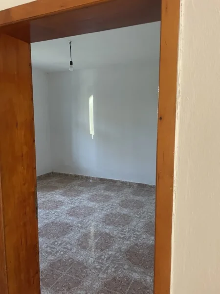 Tirane, jepet me qera shtepi 1+1+Ballkon Kati 1, 70 m² 250 € (rruga feti gjilani, misto mame,sa kalon spitalin amerikan 3)