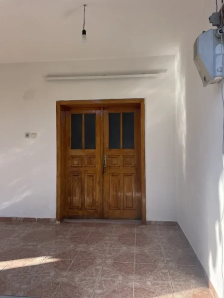 Tirane, jepet me qera shtepi 1+1+Ballkon Kati 1, 70 m² 250 € (rruga feti gjilani, misto mame,sa kalon spitalin amerikan 3)