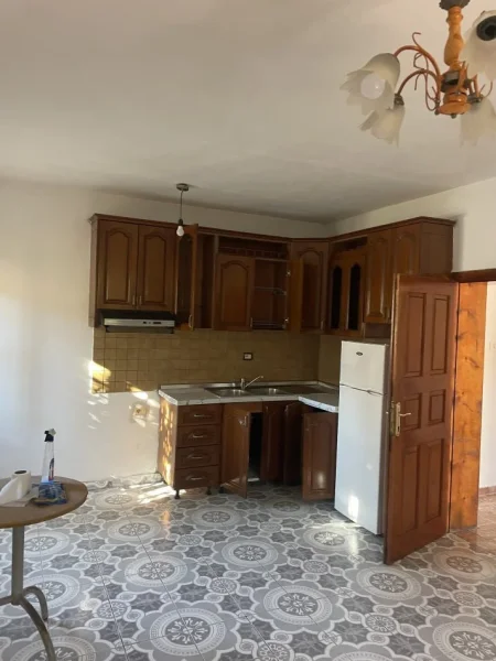 Tirane, jepet me qera shtepi 1+1+Ballkon Kati 1, 70 m² 250 € (rruga feti gjilani, misto mame,sa kalon spitalin amerikan 3)