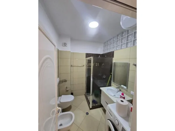 Tirane, jepet me qera apartament 2+1 Kati 4, 83 m² 900 € (kopshti zoologjik)