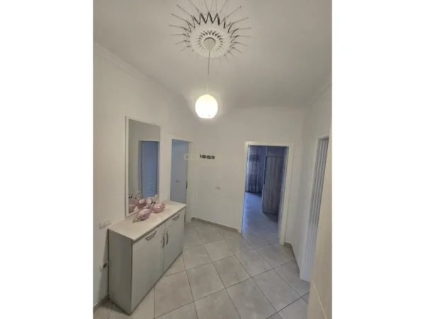 Tirane, jepet me qera apartament 2+1 Kati 4, 83 m² 900 € (kopshti zoologjik)