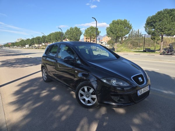 Tirane, shes makine Seat Altea Benzin+Gaz, e zeze manuale Klima 250.000 km 2.500 €