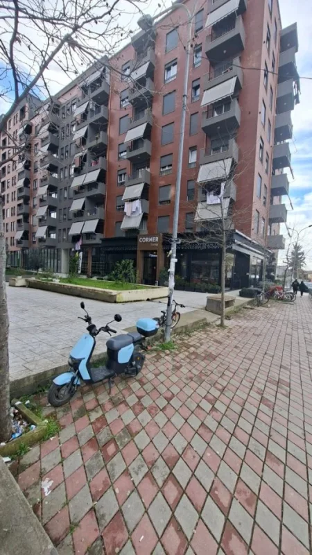 Tirane, jepet me qera apartament 2+1+Ballkon Kati 4, 110 m² (Rruga 5 maji)