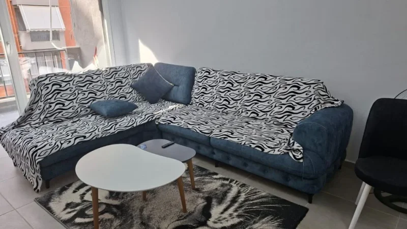 Tirane, jepet me qera apartament 2+1+Ballkon Kati 4, 110 m² (Rruga 5 maji)