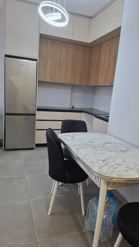 Tirane, jepet me qera apartament 2+1+Ballkon Kati 4, 110 m² (Rruga 5 maji)