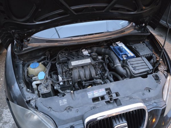 Tirane, shes makine Seat Altea Benzin+Gaz, e zeze manuale Klima 250.000 km 2.500 €