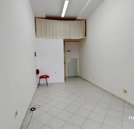 Tirane, jepet me qera dyqan Kati 0, 18 m² 350 € (Ali Demi)