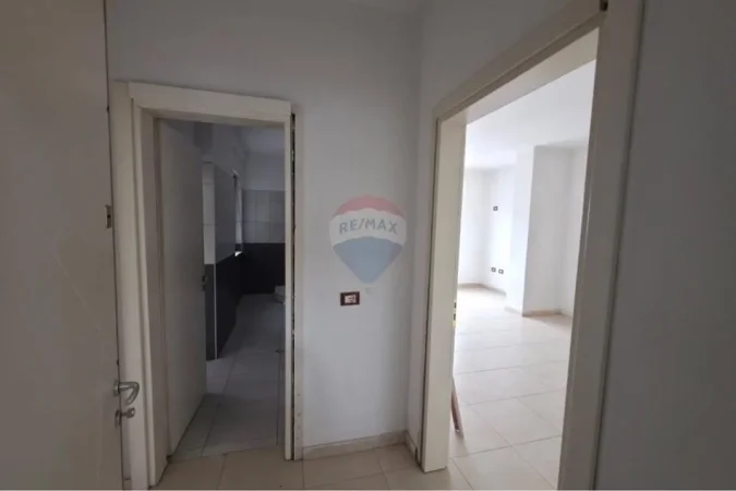Tirane, shitet apartament 1+1+Ballkon Kati 5, 88.700 € (Tek casa italia)