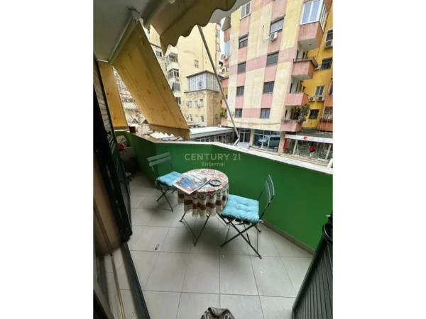 Tirane, jepet me qera apartament 2+1 Kati 2, 90 m² 800 € (myslym shyri)