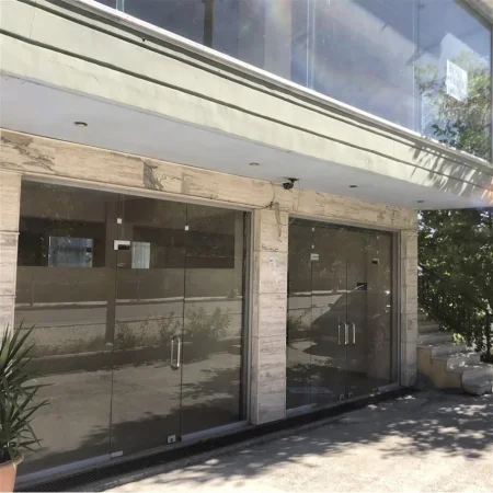 Gjirokaster, jepet me qera ambjent biznesi Kati 1, 90 m² (pranë rrugës nacionale Gjirokastër-Kakavijë)