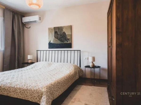 Tirane, jepet me qera nga Pronari, pa-komision apartament 1+1+Aneks Kati 4, 59 m² 650 € (Rruga Fortuzi, 750m larg nga sheshi Skenderbej)