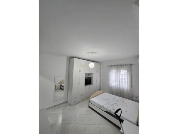 Tirane, jepet me qera apartament 2+1 Kati 4, 83 m² 900 € 