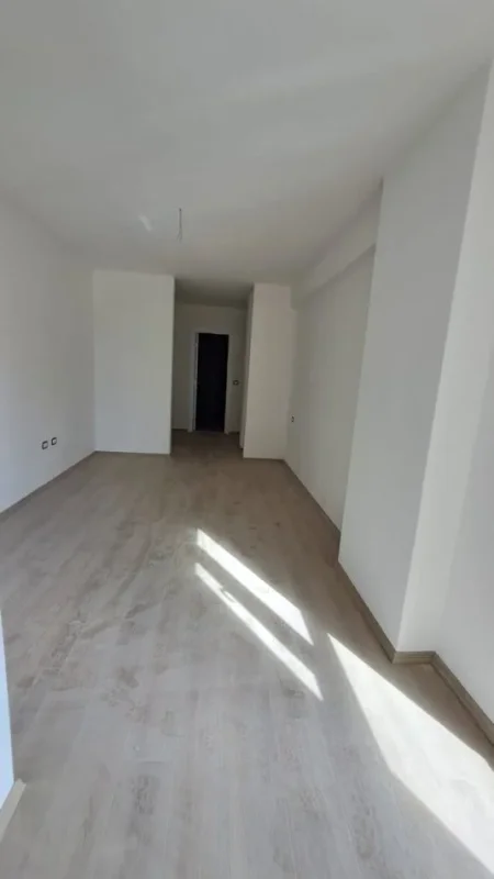Tirane, shitet apartament 2+1 Kati 10, 120 m² 192.700 € (Fusha e Aviacionit)