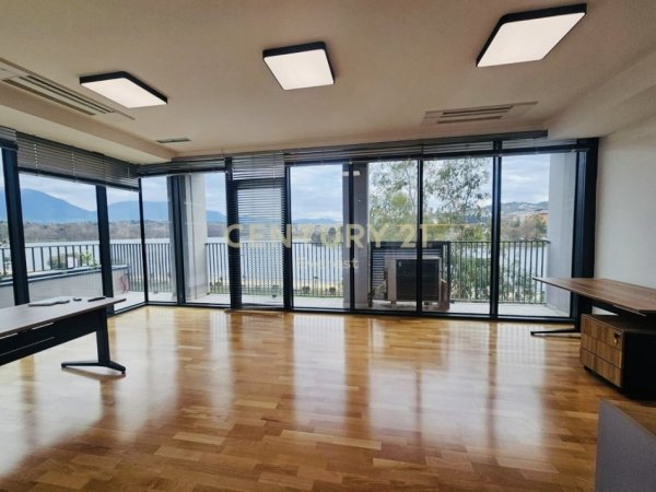 Tirane, jepet me qera ambjent biznesi Kati 3, 235 m² 4.000 € (Lake view Residences)