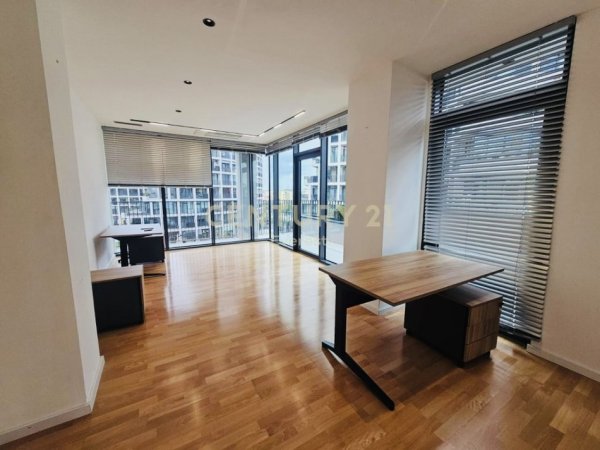 Tirane, jepet me qera ambjent biznesi Kati 3, 235 m² 4.000 € (Lake view Residences)