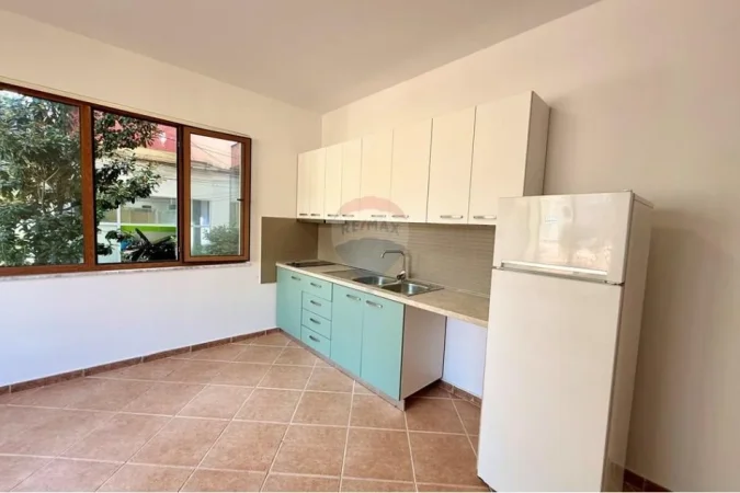 Tirane, jepet me qera zyre , 90 m² 650 € (Rruga Teli Ndini Sheshi Shtraus, Tiranë)